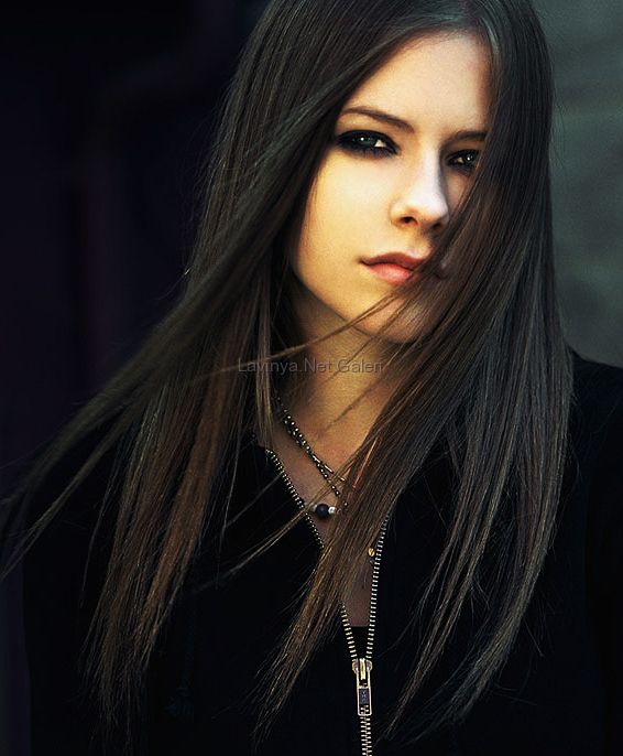 avril_lavigne_black.jpg